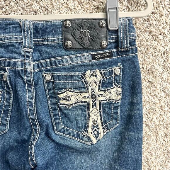 Miss Me Jeans Women’s 29 Rhinestone Bedazzled & Thick Stitch Cross Design Back P - Picture 2 of 7